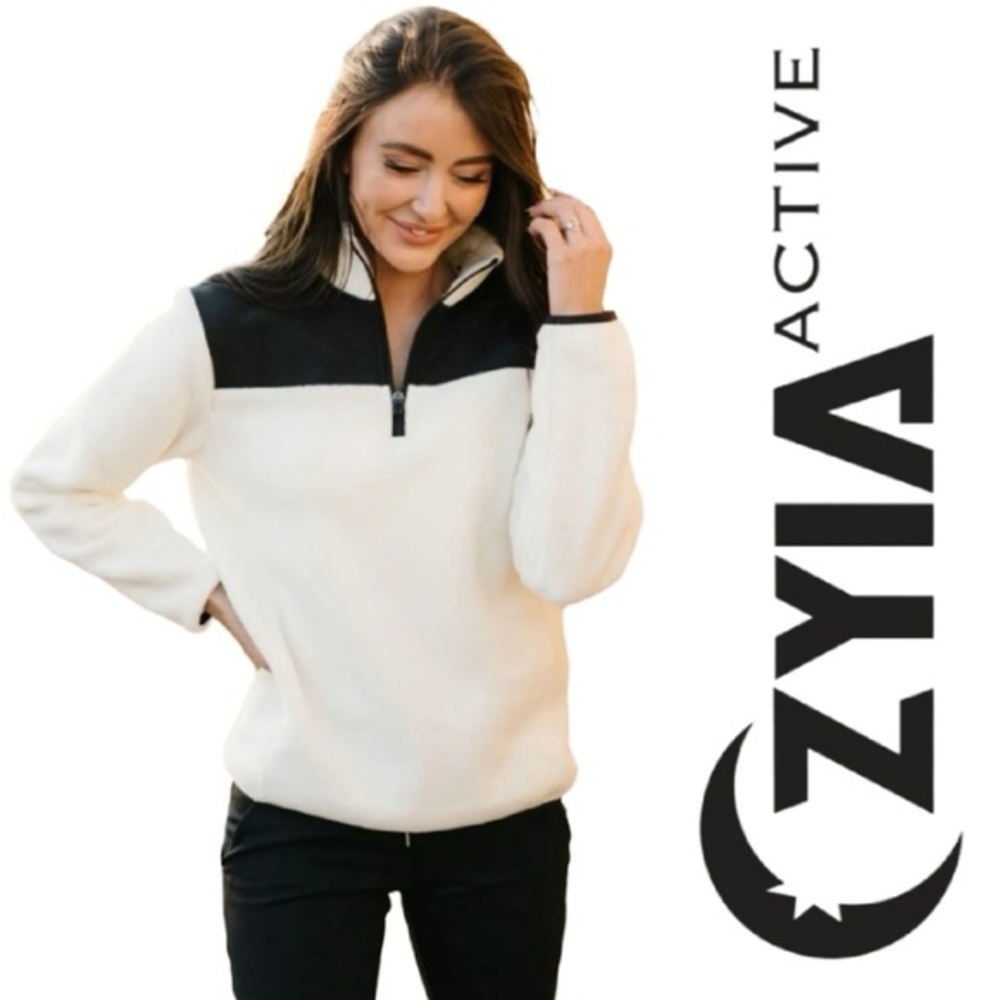 ZYIA Active Black and White 1/4 Zip